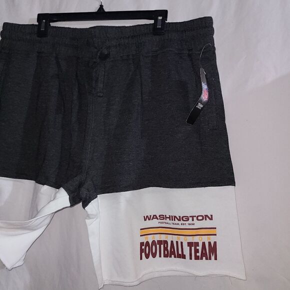 NFL Washington Football Team Gray White Shorts Size XXL - Picture 2 of 5